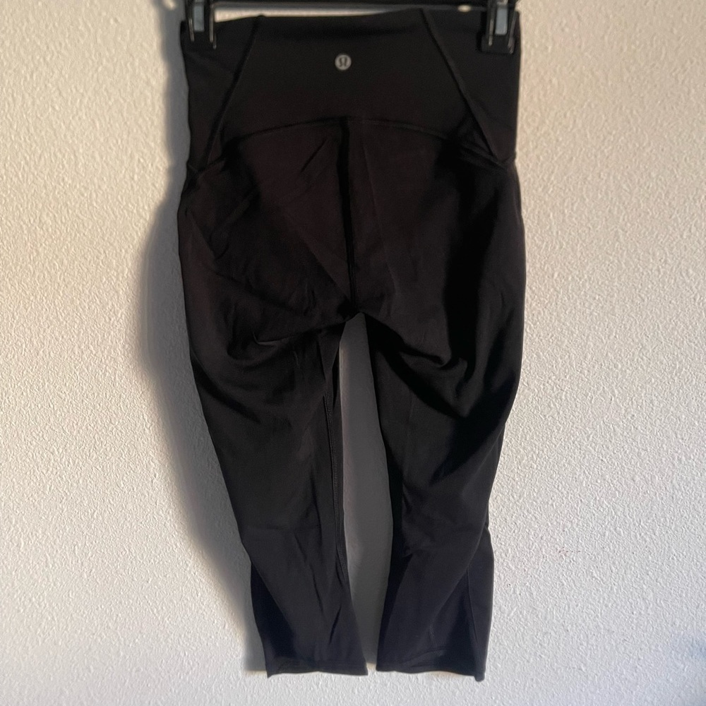 LULULEMON Crop Leggings with Mesh Side/Reflector Fabric - Picture 2 of 7